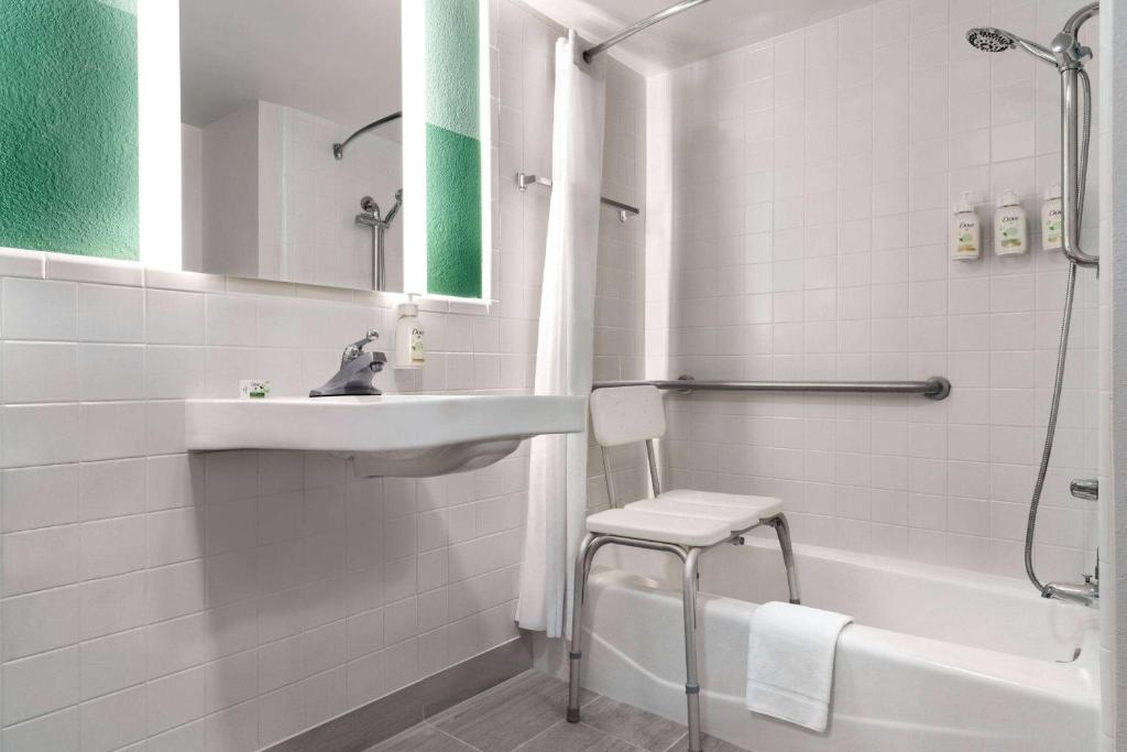 Wingate by Wyndham Williamsburg photo 3