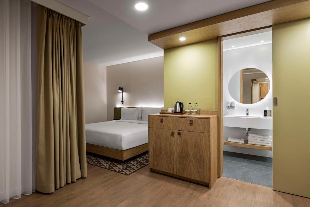 Hampton by Hilton Istanbul Sirkeci Room Type - Superior King Room - Non-Smoking