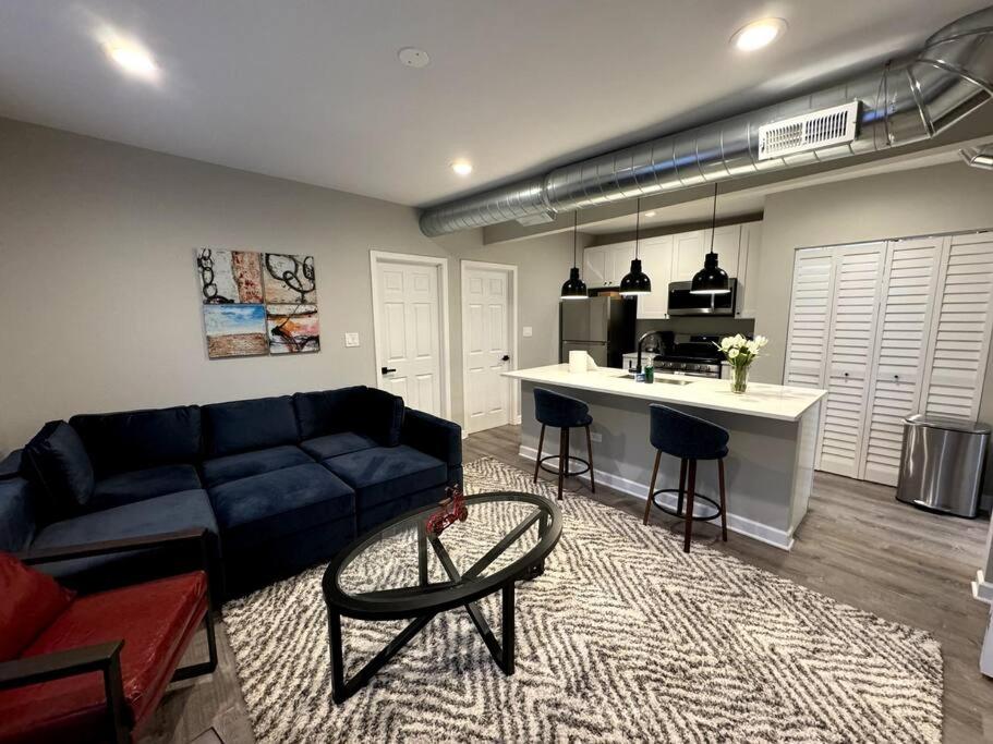 West Loop King Oasis/2BR that sleeps 6 guests/walk to Fulton Market image