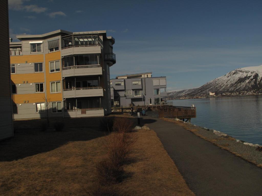By the sea. Hybel/Room in South of Troms Central