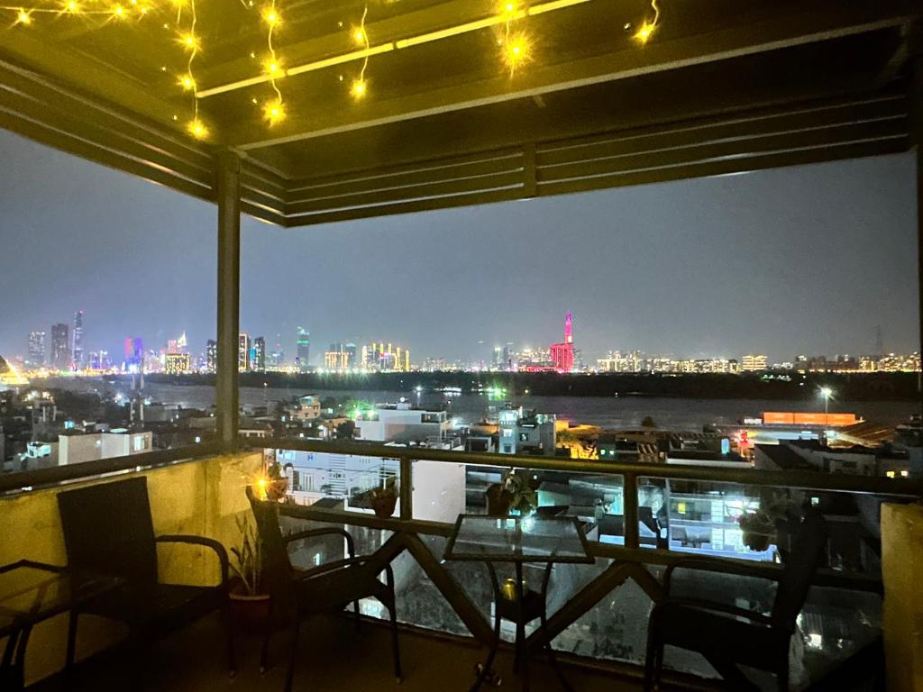Huyen Apartment - Tap to explore photos