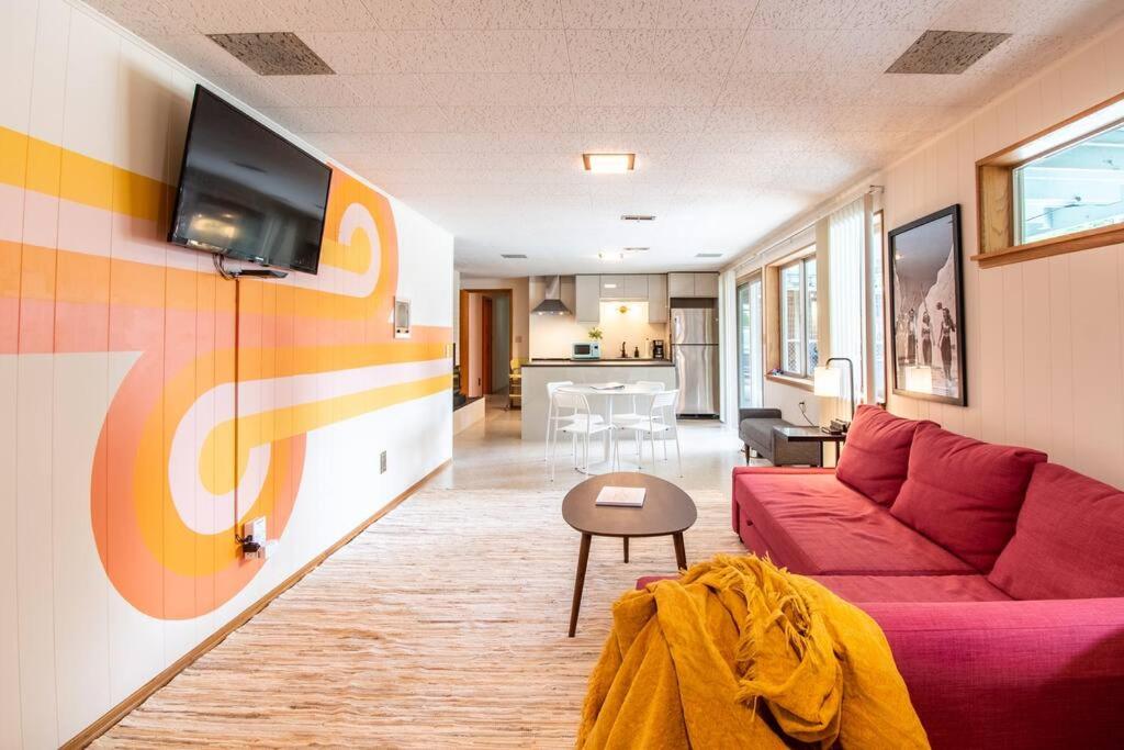 Basement Apartment w/ Hot Tub & Bombshelter! image