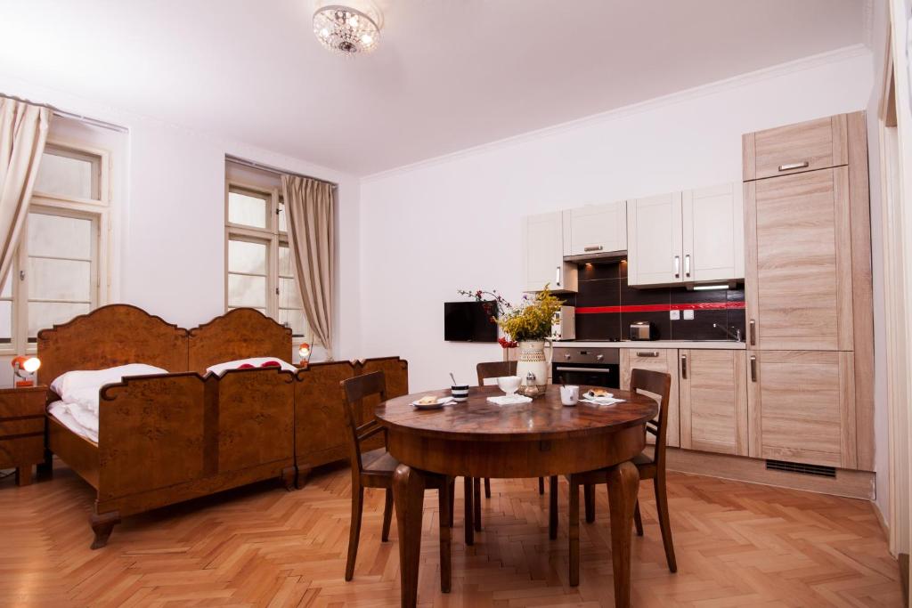 Апартаменты (Апартаменты с 2 спальнями и балконом), Апартаменты Prague Siesta