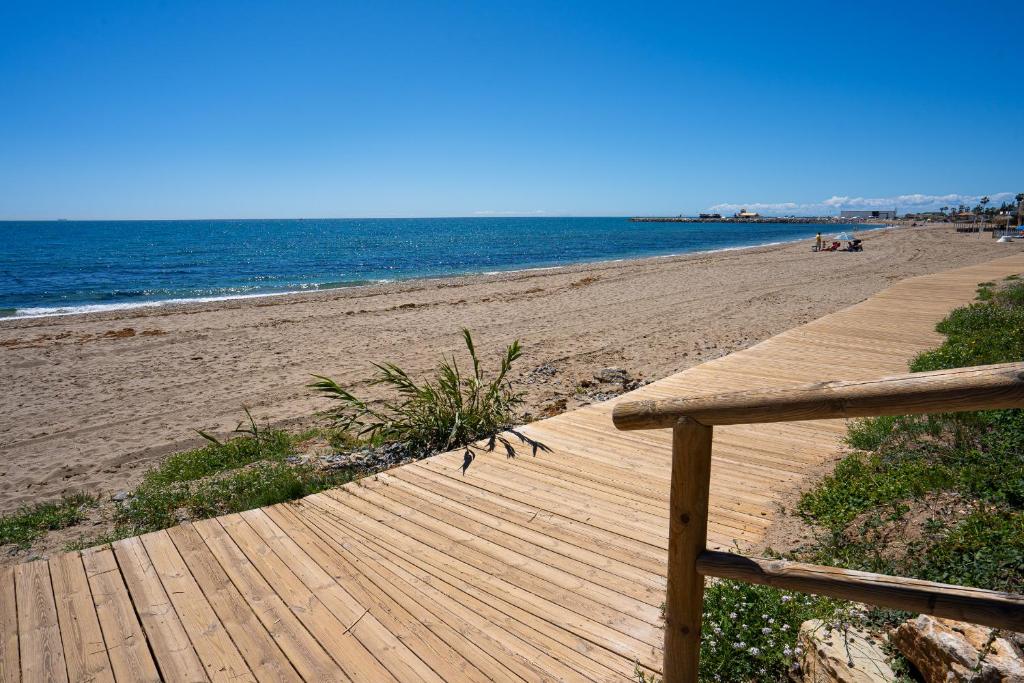 Beach-line apartment - Tap to explore photos
