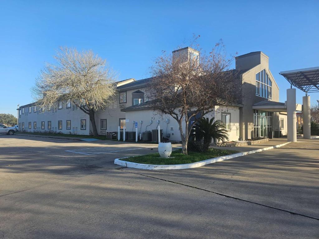 Motel 6 Sinton, TX image