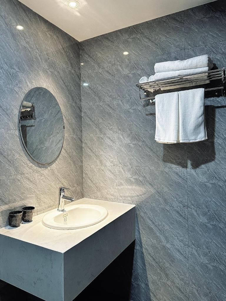 Han Riverine Hotel & Cafeteria DaNang