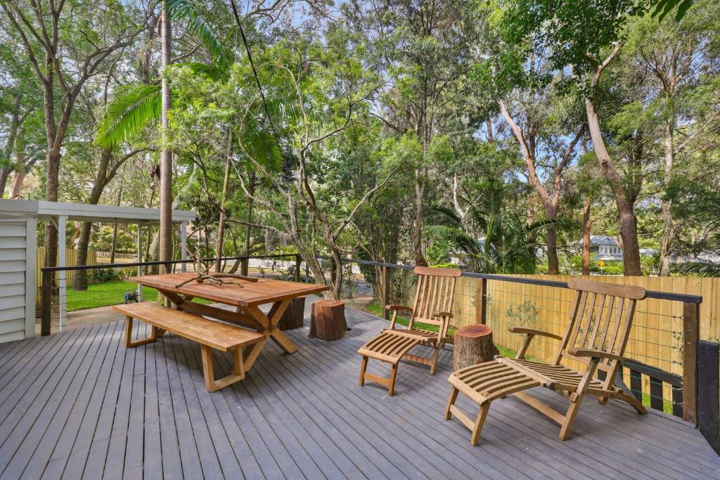 Bungalow 127 at Avalon pde, 800m walk to beach photo 3