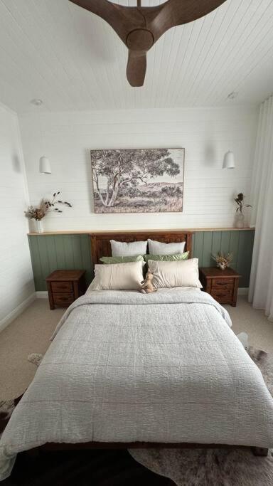 Country Spirit - close to UNE - 3 bedroom home photo 1