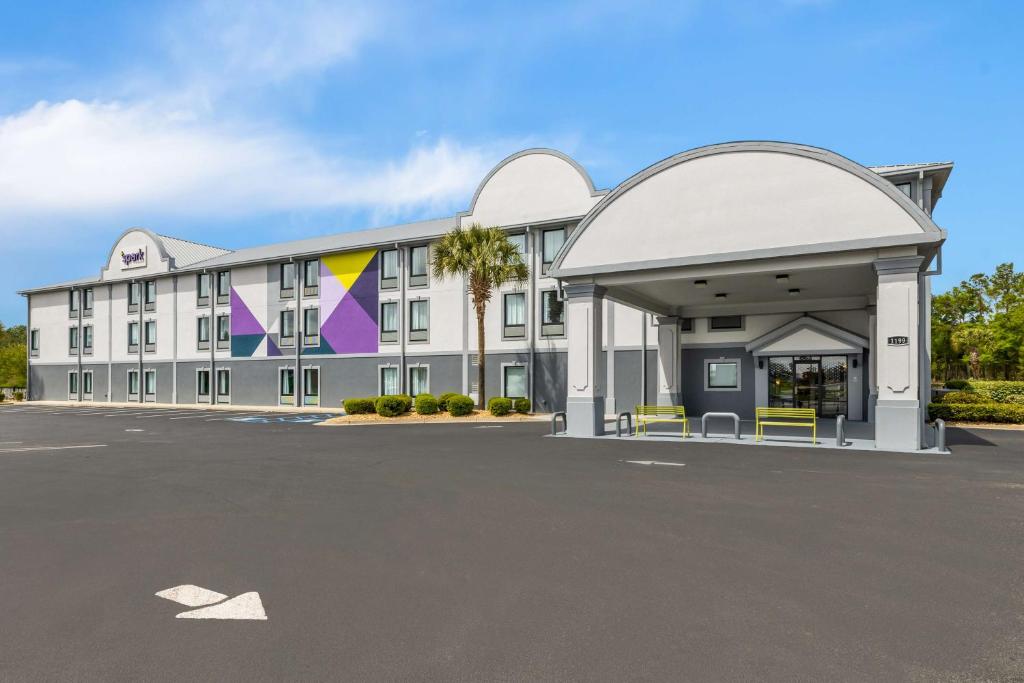 Spark by Hilton Tifton image