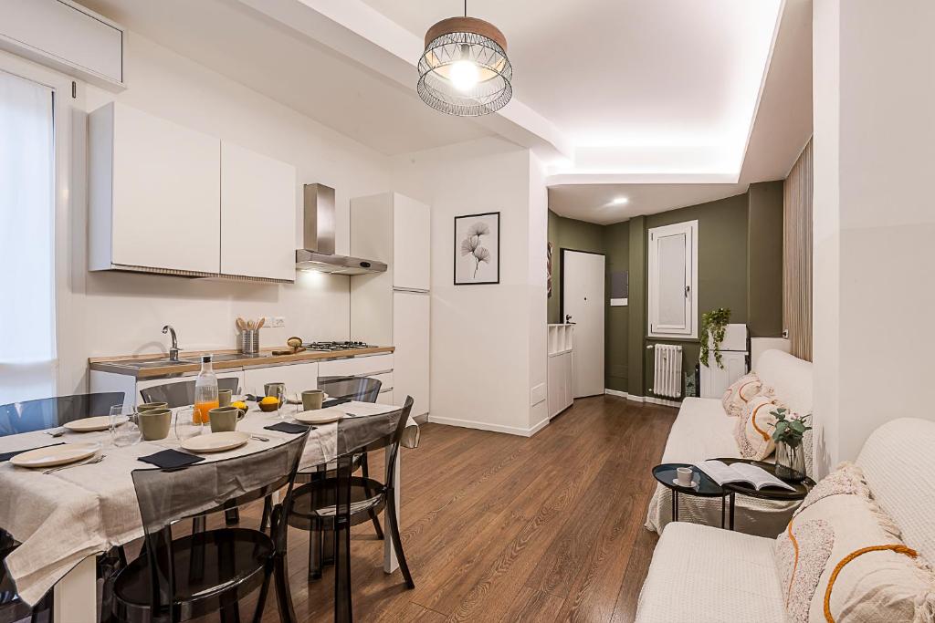 StayEasy Petrella21 - 4 Bedrooms, 3 baths - Central Station - Tap to explore photos