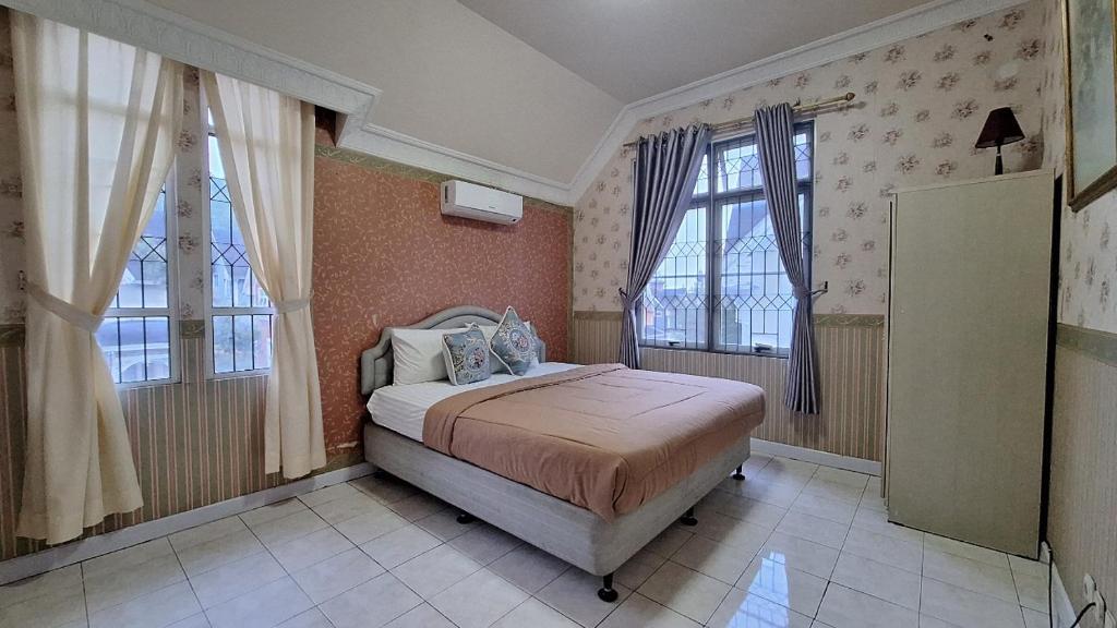 villa puncak bogor by GO puncak photo 2
