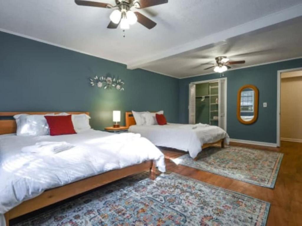 The Glory Glory Cottage Guest Suite Huge Yard image