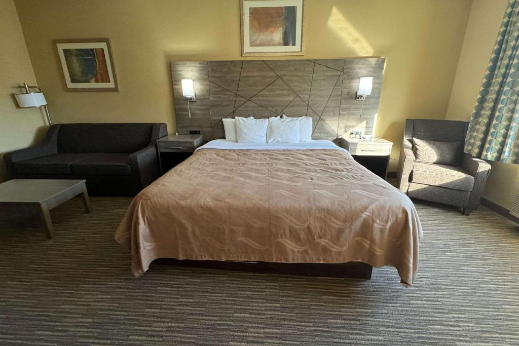Quality Inn near I-72 and Hwy 51 image