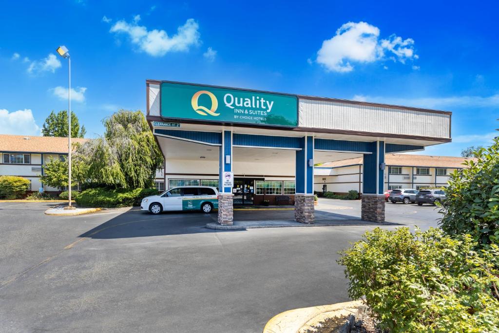 Quality Inn & Suites Medford Airport image