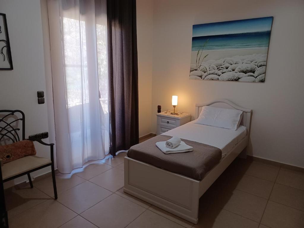 Heraklion Comfy House with Mountain View - Tap to explore photos