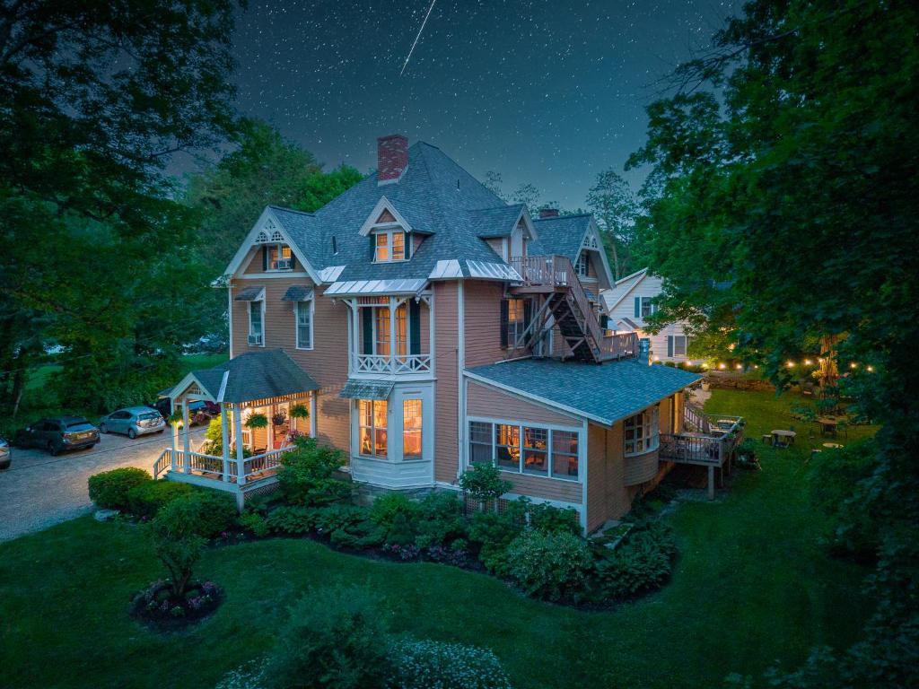 Brook Farm Inn image