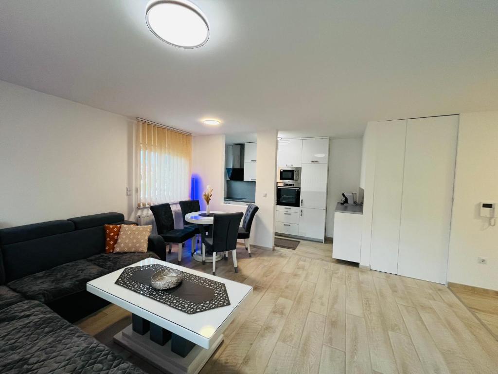 Happy Dreams Oasis Cazin Full of Feelings & Emotions Good Wi-Fi Netflix & Chill, 60m2 photo 2