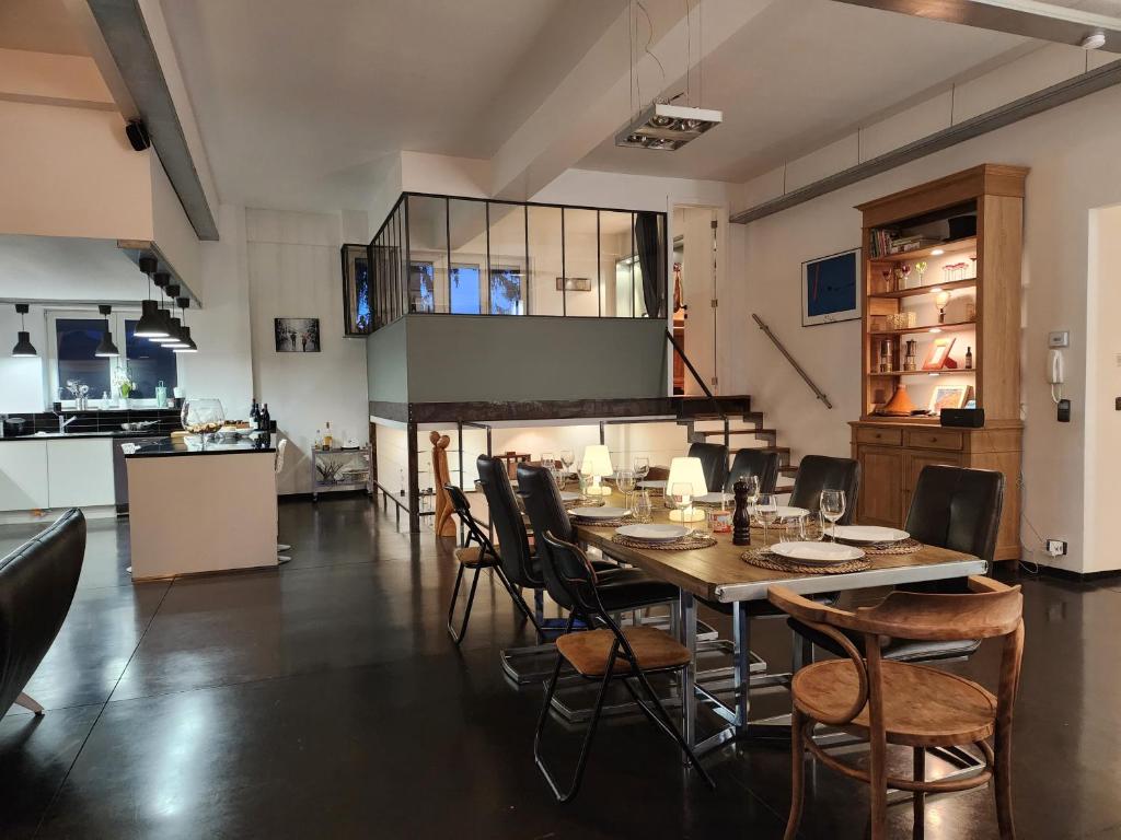 Superbe loft de caractère avec garage à 10' du centre photo 2