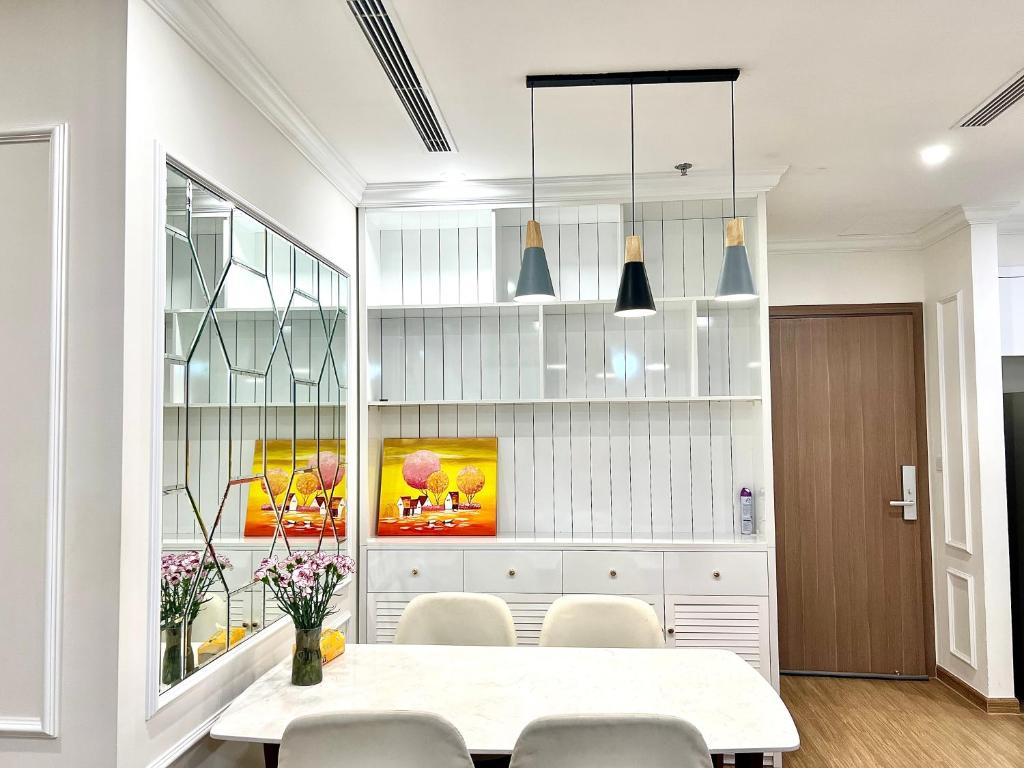 Nanahousing-3 Bedroom Apartment Vinhomes Skylake