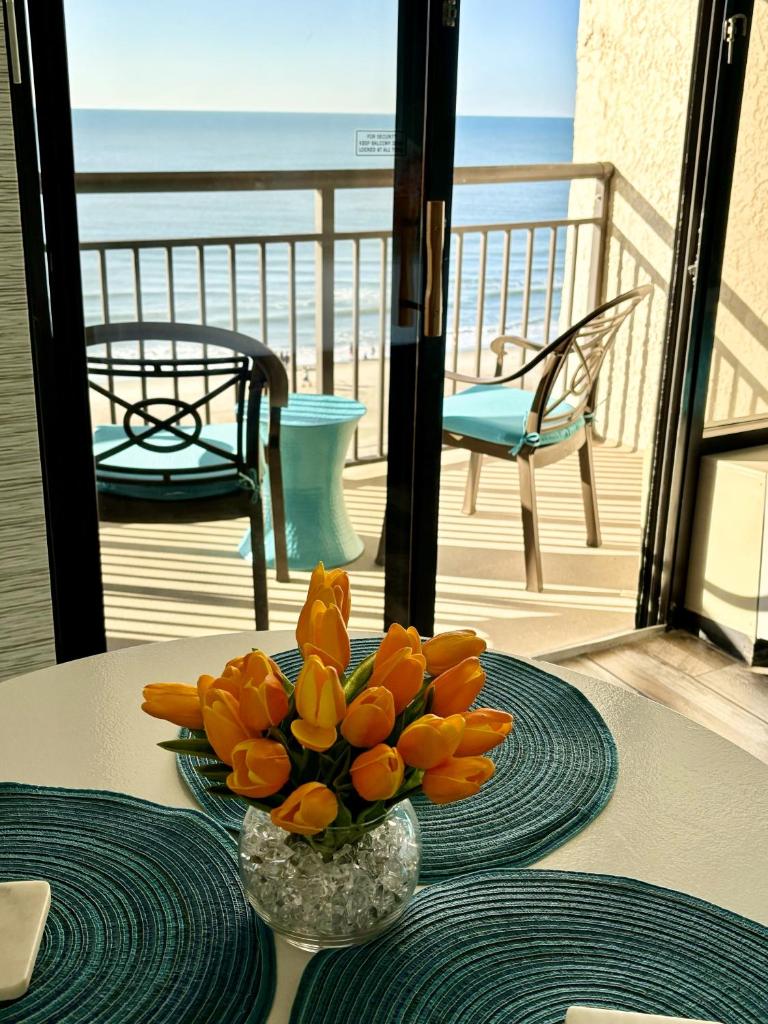 Sea La Vie Oceanfront Studio image
