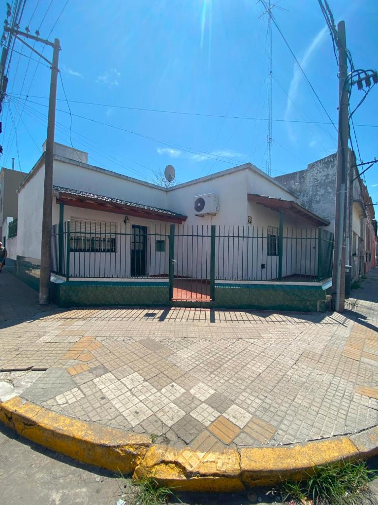 Casa con la mejor ubicación. A un paso de todo! photo 4