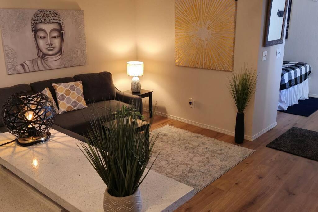 Cozy Updated Cove of Heaven, 5mins to Lake Hefner! image