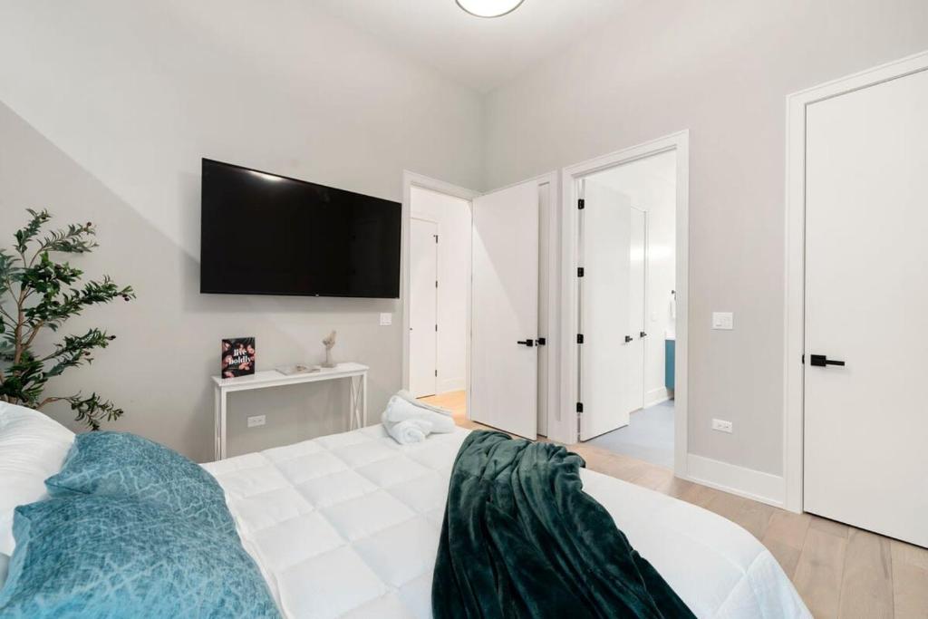 Chic River North Condo 2BR 2BA With Private Balcony - Tap to explore photos
