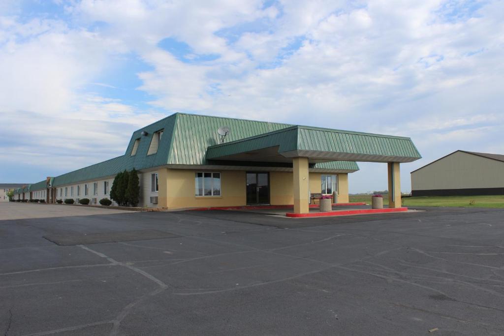 East Grand Inn image