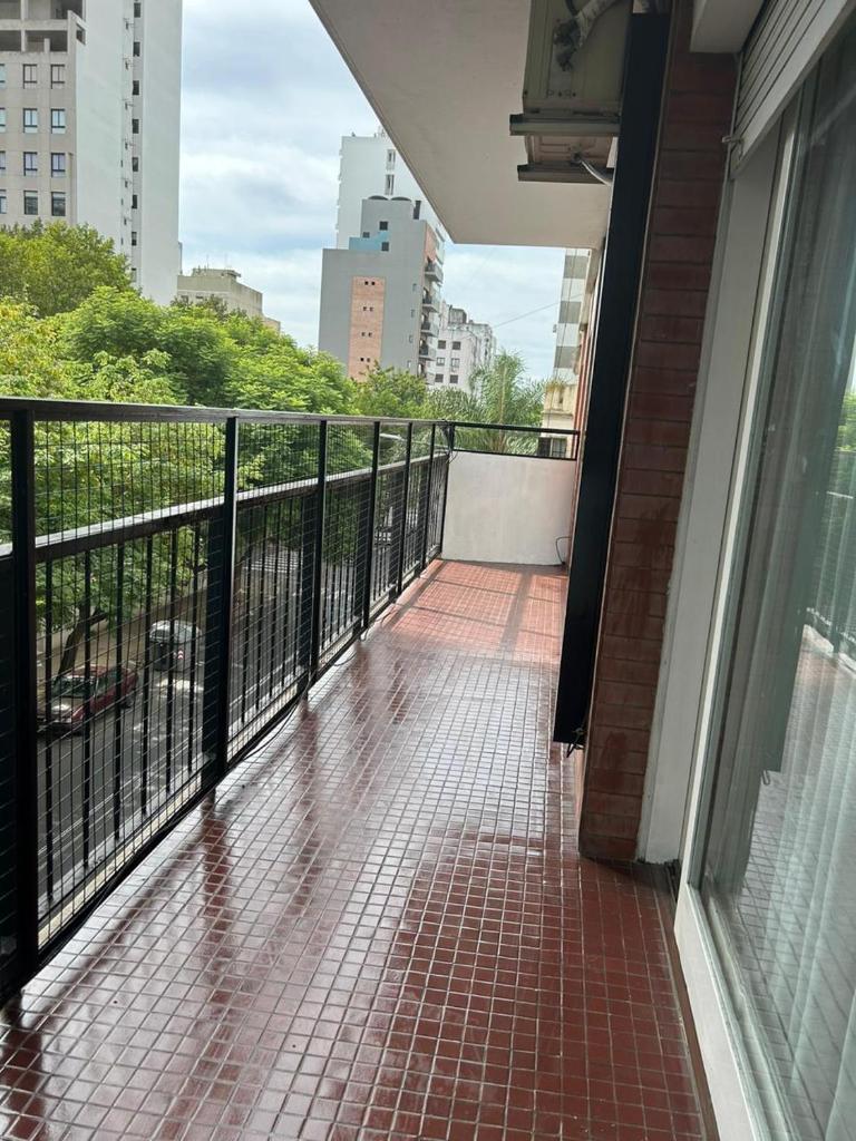 Depto muy amplio y luminoso a metros del Pasaje Rodrigo y cerca de todo