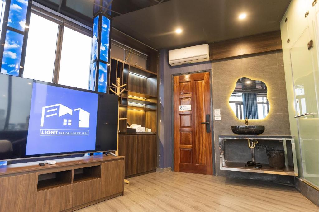 Light House & Rooftop