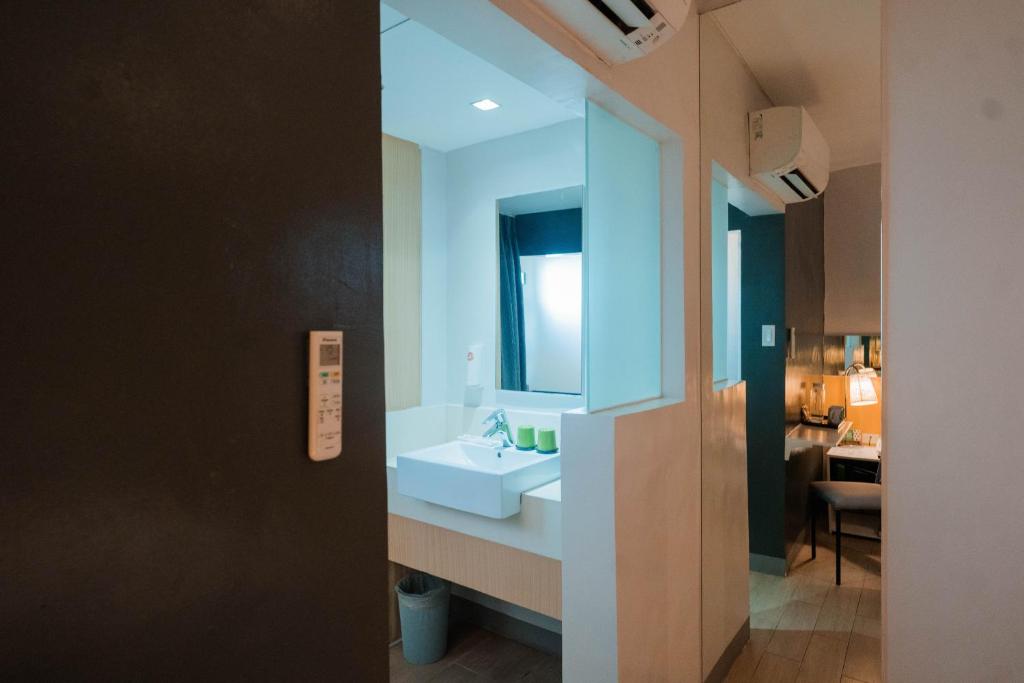Go Hotels Iligan - Tap to explore photos