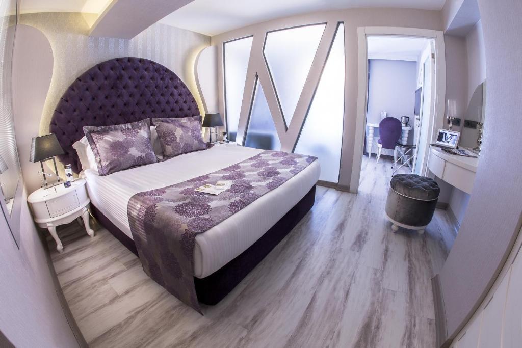 Demonti Hotel photo 2