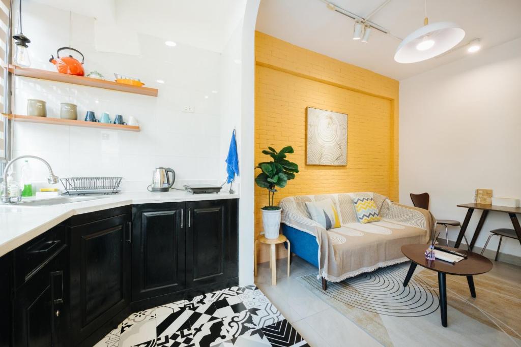 Unique Train street / Old Quarter View Apartment