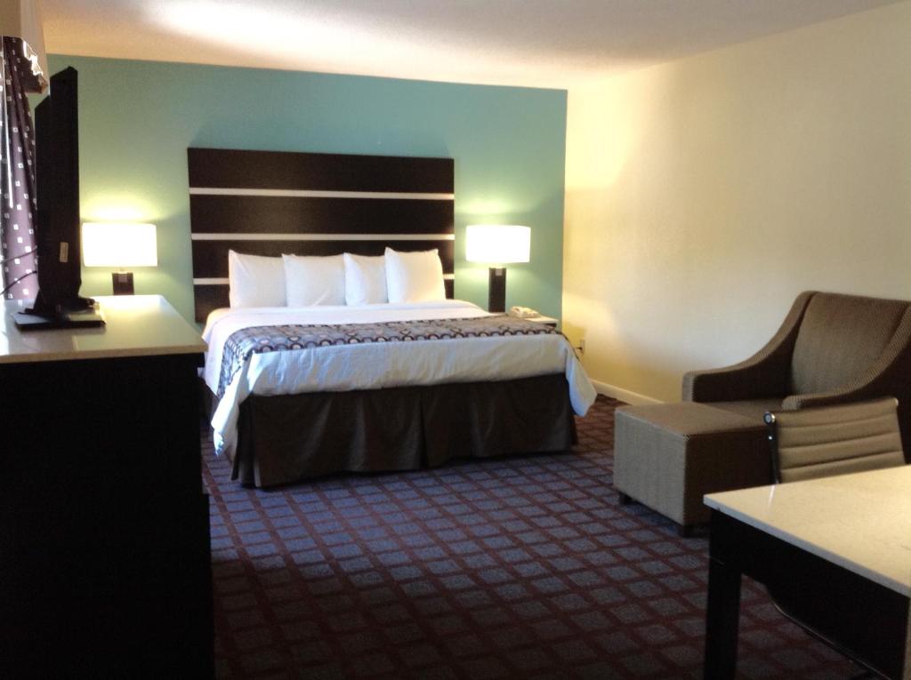 Americas Best Value Inn New London Mystic image