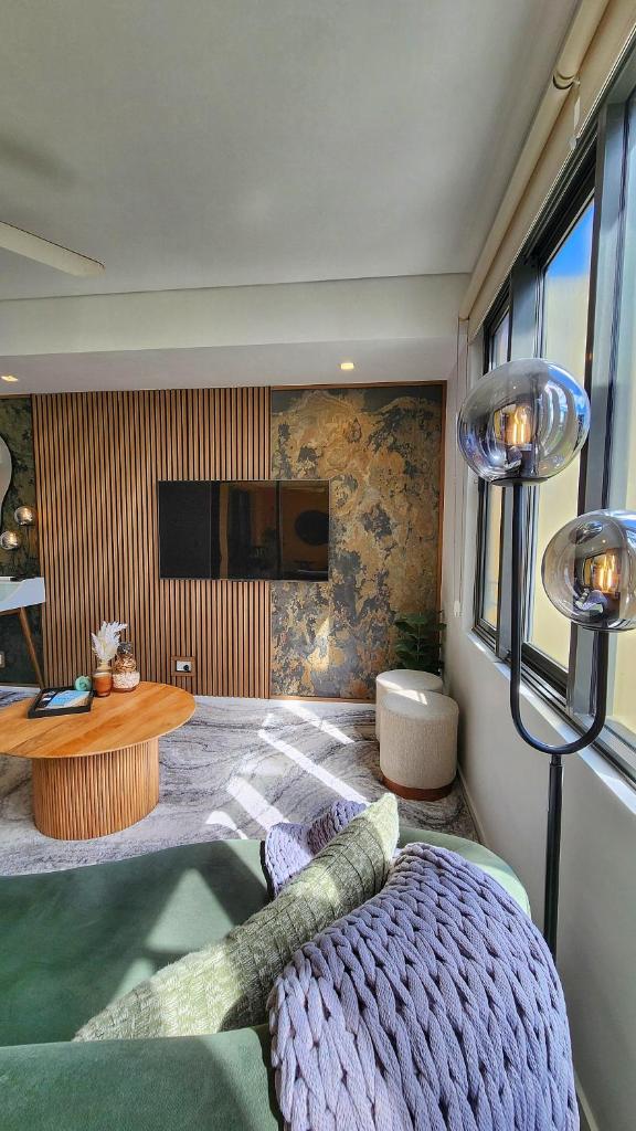 Harbour-view Waterfront Apartment