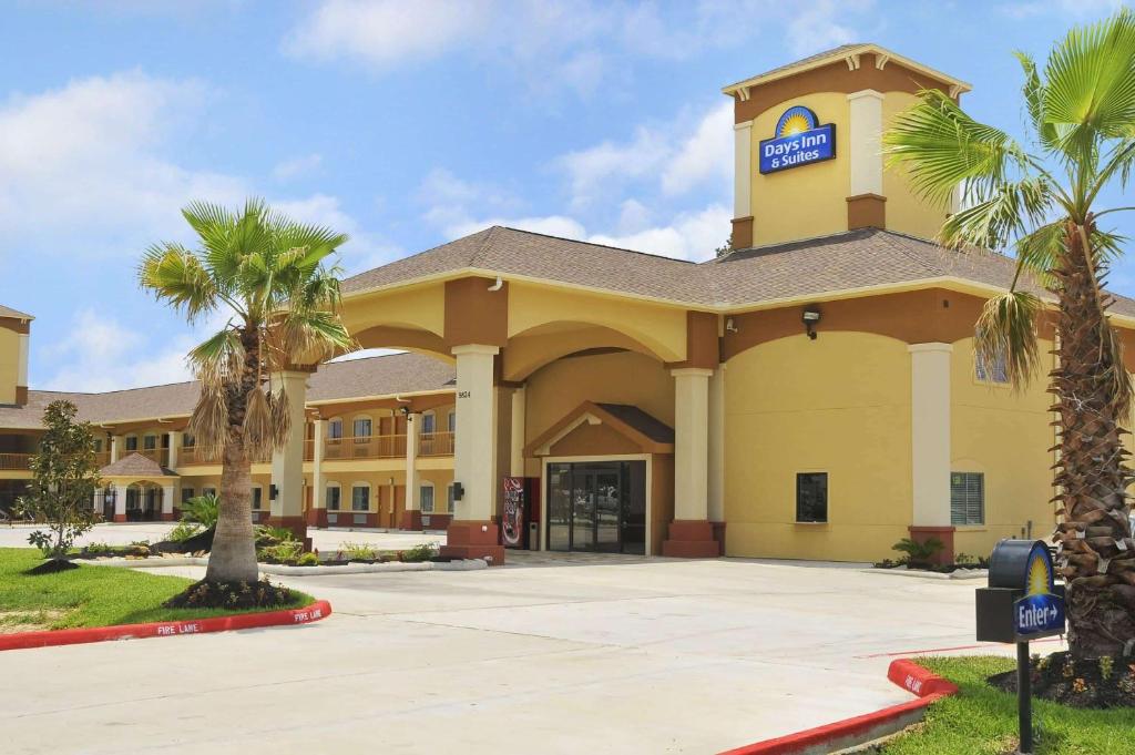 Days Inn by Wyndham Humble/Houston Intercontinental Airport image
