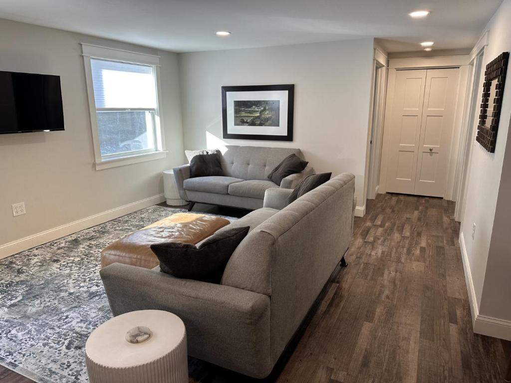Cozy Retreat: 2BR, Patio image