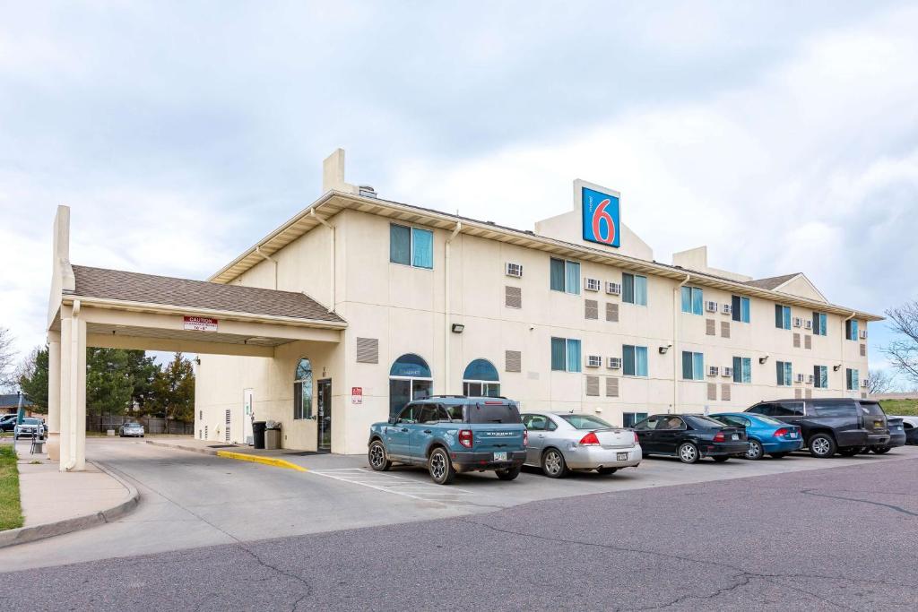 Motel 6 Fort Lupton, CO image