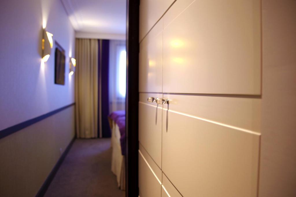 Двухместный (Классический двухместный номер с 1 кроватью), Hôtel Paris Neuilly