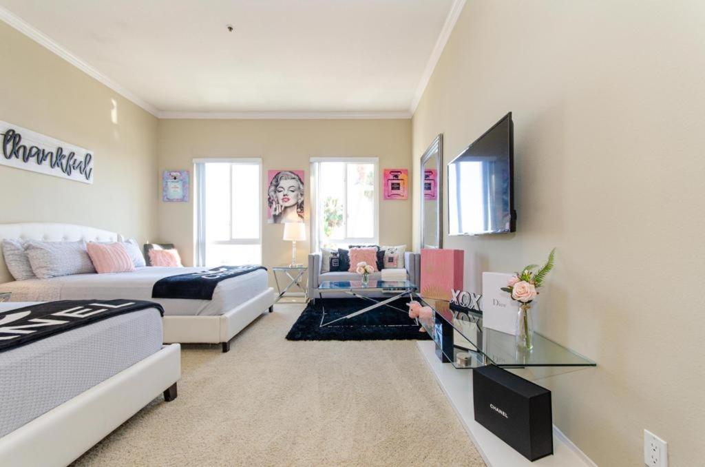 Loft apartments at Hollywood FREE parking close to Studios Universal image