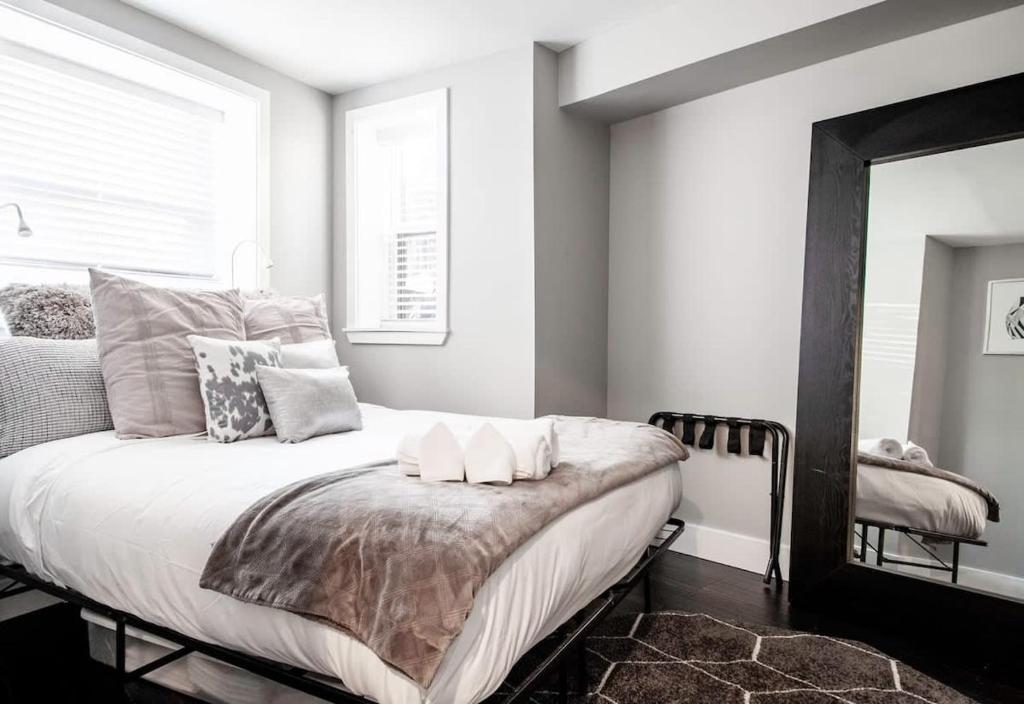Centrally-Located Well-Decorated Solar-Powered - Tap to explore photos