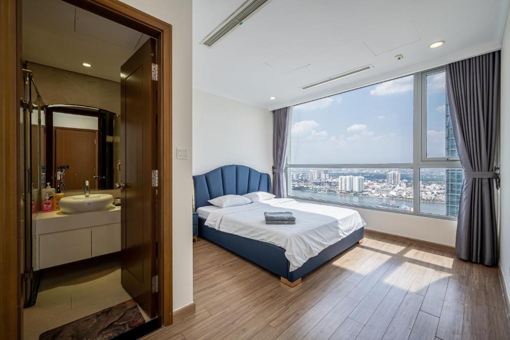 VINHOMES LANDMARK CONDOTEL SUITE