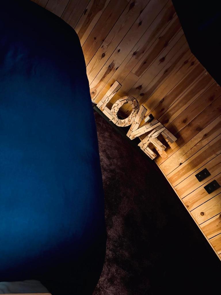 Blackroom photo 4