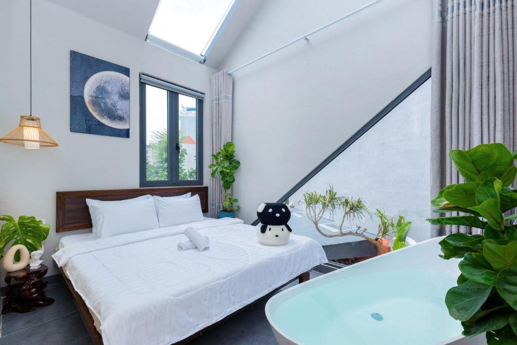 Wabi Sabi Villa * Hồ Bơi Thác Nước 140 m2 * Phòng Karaoke Thủy Cung