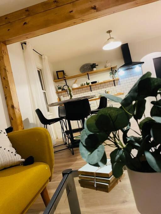 1BR 1 BA near Carl Health and OSF image