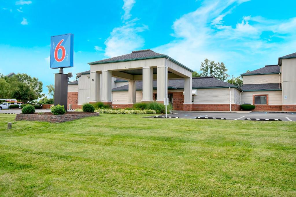 Motel 6 Georgetown, KY - Lexington North image