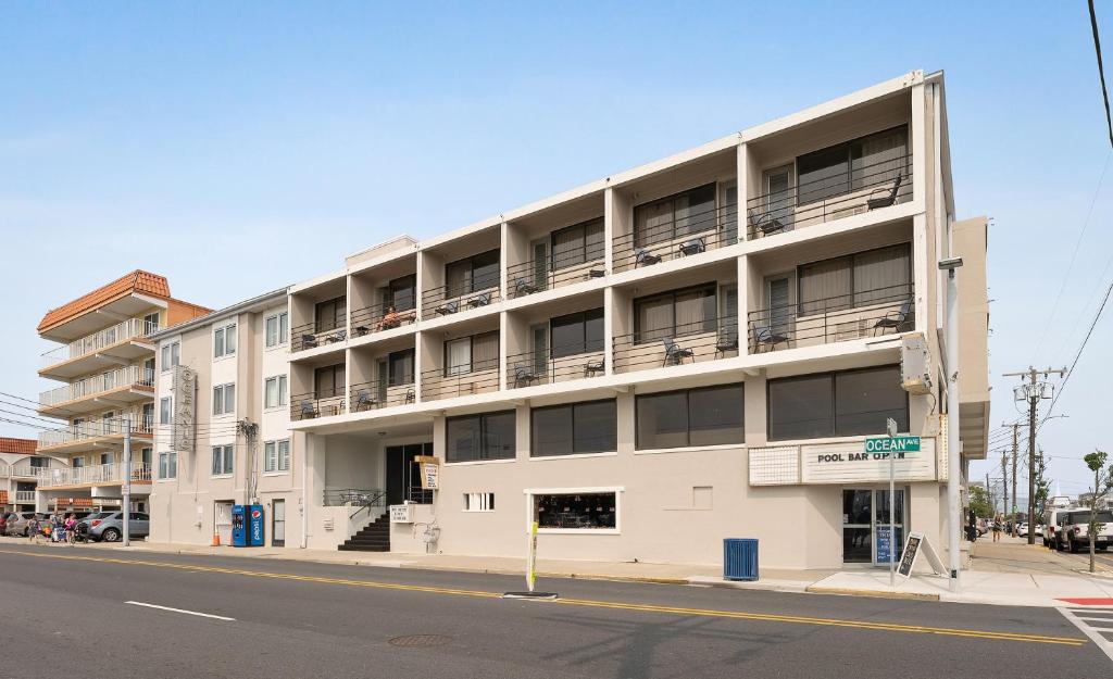 Oceanic Hotel image