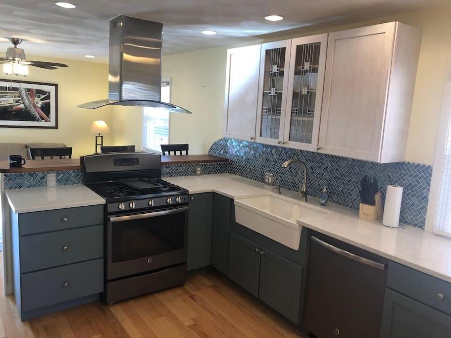 Entire apartment close to downtown - 2 Queen beds image