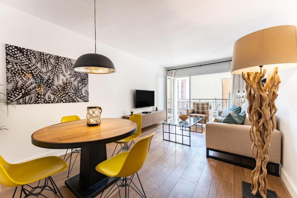 Super central Malaga Flat with Terrace and Free Parking - Tap to explore photos