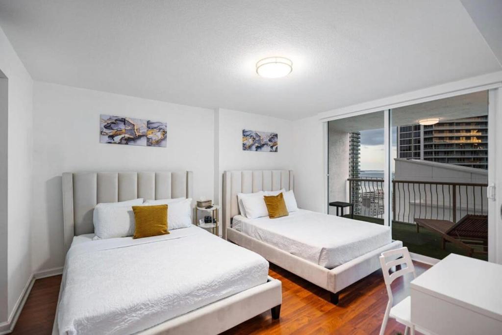 Modern Bayview Apartment in Brickell Bay image